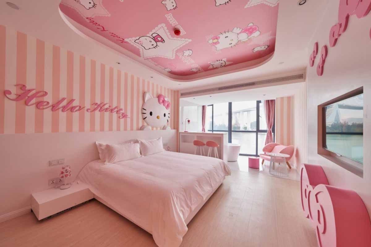 Tông hồng Hello Kitty dành cho bé gái 